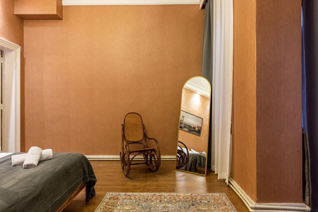 Historical Flat With A Lovely Sea View In Beyoglu Provincia di Provincia di Istanbul Esterno foto