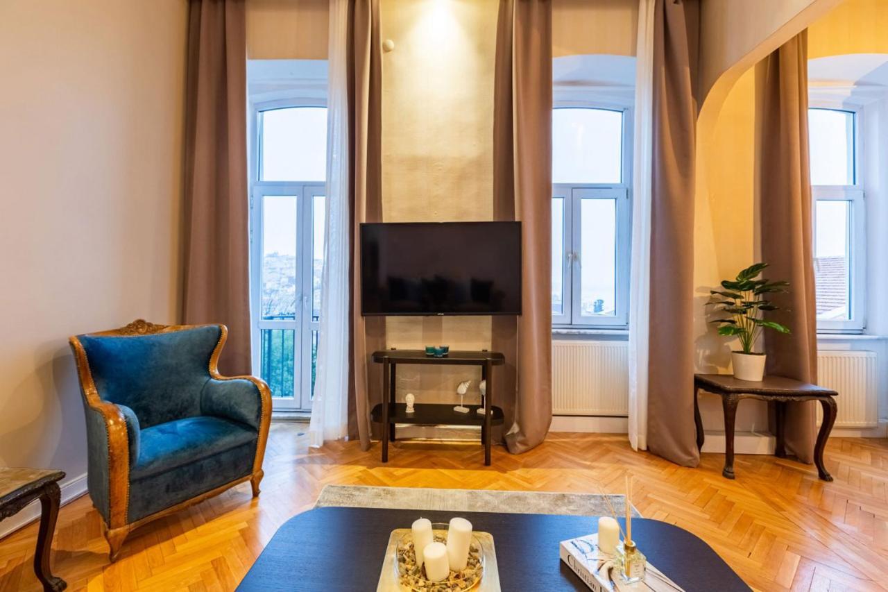 Historical Flat With A Lovely Sea View In Beyoglu Provincia di Provincia di Istanbul Esterno foto