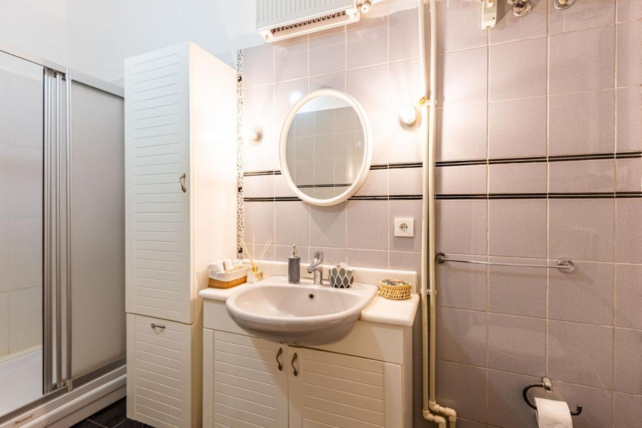 Historical Flat With A Lovely Sea View In Beyoglu Provincia di Provincia di Istanbul Esterno foto