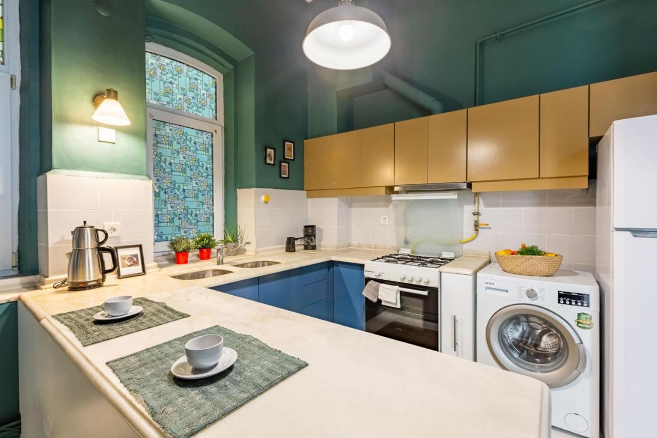 Historical Flat With A Lovely Sea View In Beyoglu Provincia di Provincia di Istanbul Esterno foto