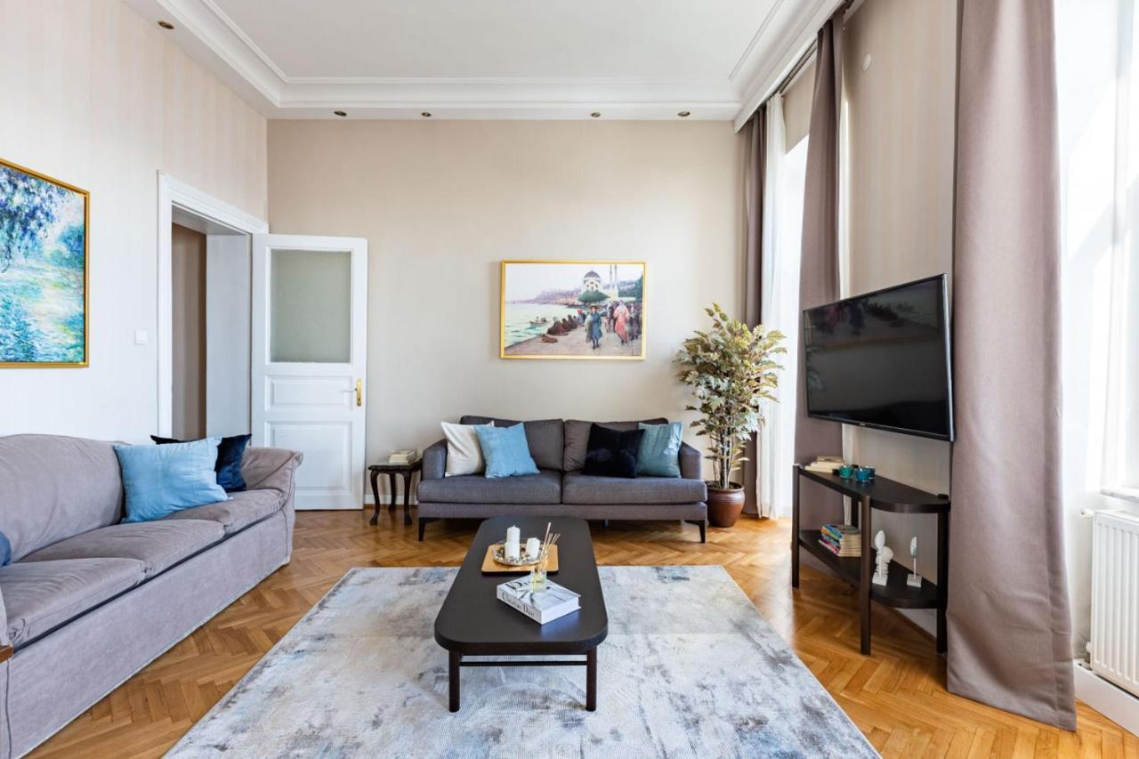 Historical Flat With A Lovely Sea View In Beyoglu Provincia di Provincia di Istanbul Esterno foto