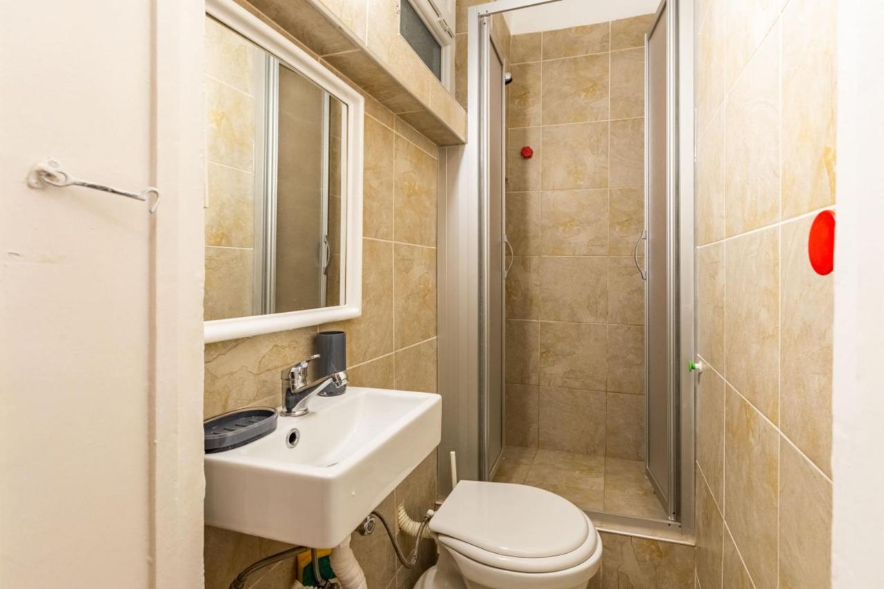 Historical Flat With A Lovely Sea View In Beyoglu Provincia di Provincia di Istanbul Esterno foto