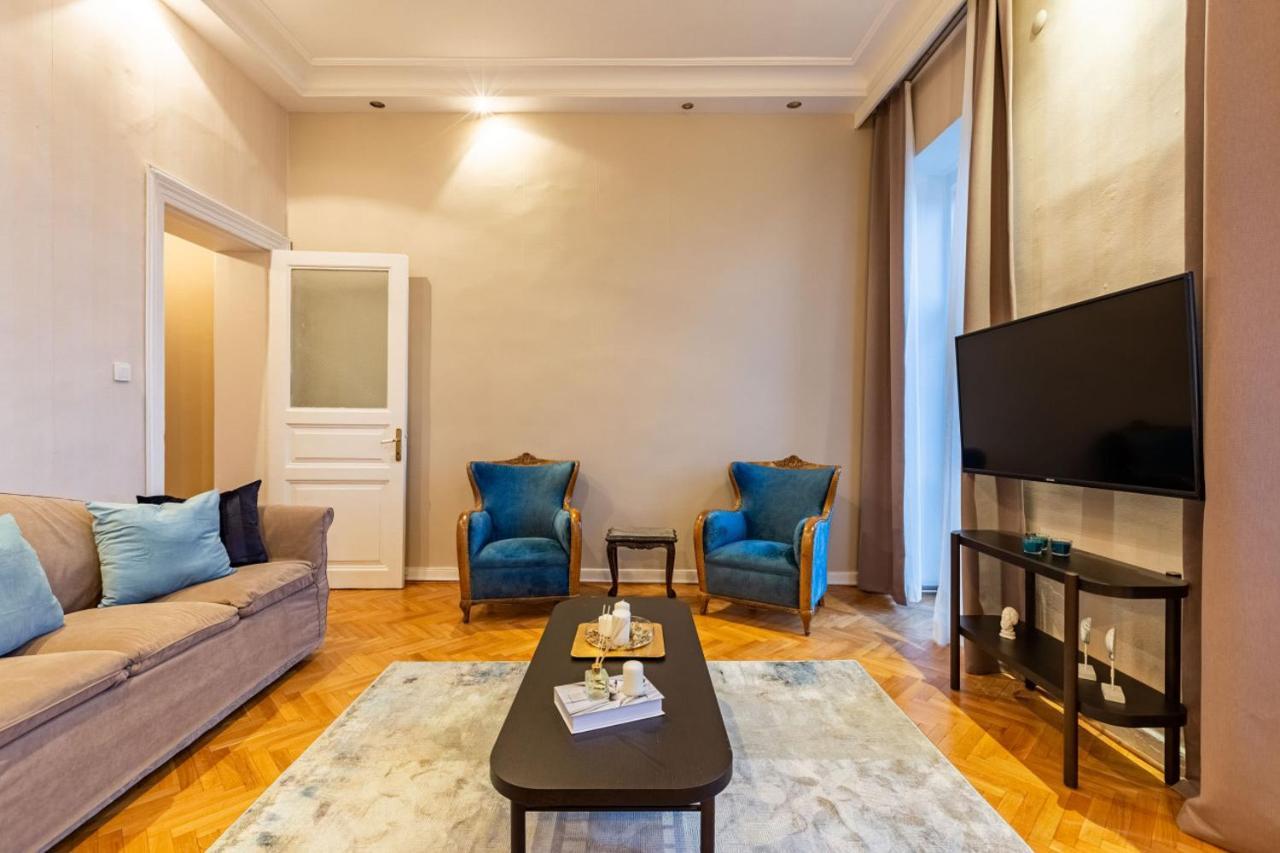 Historical Flat With A Lovely Sea View In Beyoglu Provincia di Provincia di Istanbul Esterno foto